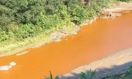 Nước suối Nậm Huống bất ngờ đổi màu