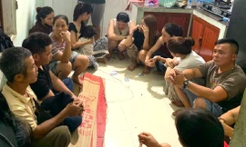 Triệt phá sới bạc có nhiều phụ nữ tham gia, lắp camera cảm biến báo động