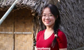 Du khách mọi miền Tổ quốc về thăm quê Bác sáng 2/9