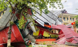 Bão số 5 tàn phá nhiều ngôi trường ở Nghệ An