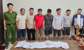 Bắt ổ nhóm đánh bạc tại bãi nổi giữa sông Lam