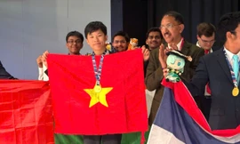 ‘Cú đúp’ Huy chương Vàng Olympic Vật lý của nam sinh Nghệ An