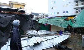 Nhiều chợ ở Nghệ An ngổn ngang sau bão số 10