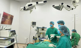 Người phụ nữ bị thủng đại tràng vì ngậm tăm rồi đi ngủ