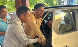 CSGT Hà Tĩnh mở đường dẫn ô tô đưa người phụ nữ nguy kịch đi cấp cứu