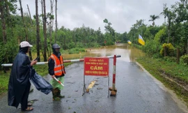 Bão số 6 gây mưa lớn, nhiều tuyến đường ngập sâu, 46 hộ dân tộc Chứt bị cô lập