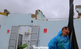 Một tháng hứng chịu 2 cơn bão, người Hà Tĩnh lâm cảnh 'màn trời chiếu đất'