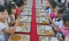 Suất ăn bán trú 15 ngàn đồng của trường miền núi gây 'sốt' mạng xã hội