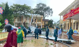 Trường học tan hoang sau bão chồng bão, Hà Tĩnh 'gồng mình' khắc phục