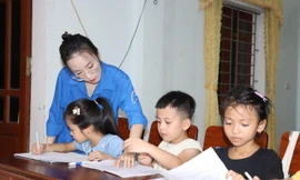 Hành trình ươm mầm tri thức của những ‘cô giáo’ áo xanh 