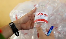 Khởi tố Tổng giám đốc công ty vật tư y tế sản xuất, buôn bán cồn giả tại nhiều tỉnh