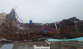 Bão số 10 càn quét, vùng biển Thiên Cầm tan hoang