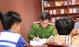 Khi cha mẹ, nhà trường và công an cùng bắt tay 'cứu' học sinh hư