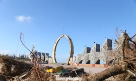 Bão chồng bão, ‘trái tim du lịch’ biển Cửa Lò tan hoang 