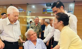 Trung tướng Nguyễn Quốc Thước dành lương hưu ủng hộ người dân bão lũ