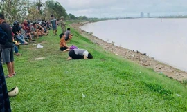 Tìm thấy thi thể nạn nhân cuối cùng vụ người bố ôm 2 con nhảy cầu Bến Thủy 