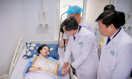 Tặng bằng khen cho 1 tập thể, 8 cá nhân thuộc Bệnh viện Sản Nhi Nghệ An dũng cảm bảo vệ bệnh nhân