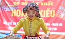 Cô gái Thái níu giữ nghề xưa, tạo sinh kế bền vững cho bản làng