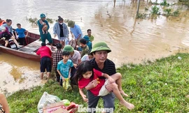 Nước sông Lam dâng cao 5m, hàng nghìn hộ dân khẩn cấp sơ tán