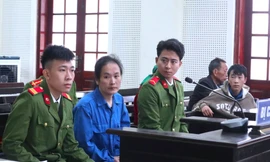 Đâm chồng tử vong khi thấy nhắn tin tán tỉnh gái 