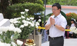 Đoàn công tác Báo Tiền Phong tri ân các Anh hùng, liệt sĩ tại Hà Tĩnh, Nghệ An