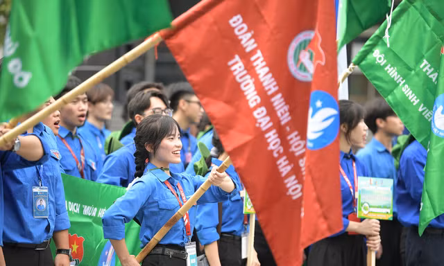 ẢNH: Sinh viên Thủ đô hăng hái lên đường tham gia Chiến dịch ‘Mùa Hè Xanh 2025’