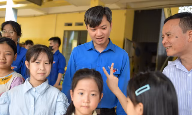 Áo xanh về vùng bão Thái Nguyên