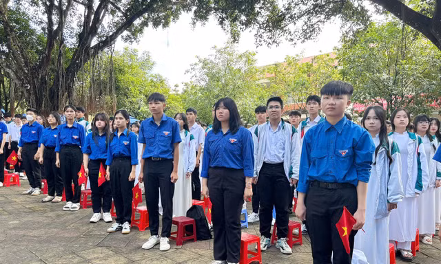 Không khí khai giảng năm học mới tại trường THPT Nguyễn Trãi, Quảng Ngãi