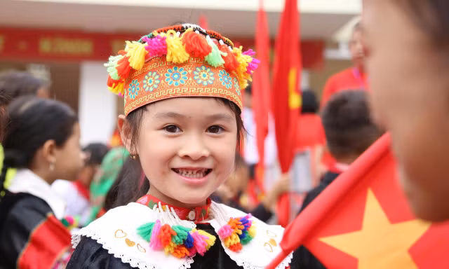Bí thư Trung ương Đoàn Nguyễn Tường Lâm dự khai giảng và lễ chào cờ tại Lũng Cú, Tuyên Quang