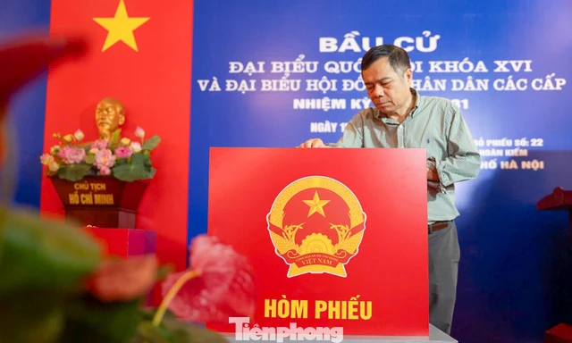 Cử tri Thủ đô đi bầu cử tại nơi Bác Hồ viết Tuyên ngôn Độc lập