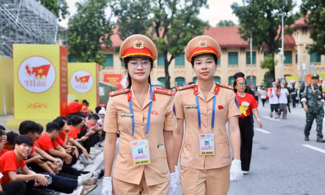 Những ‘bông hoa thép’ trên Quảng trường Ba Đình trong ngày Đại lễ