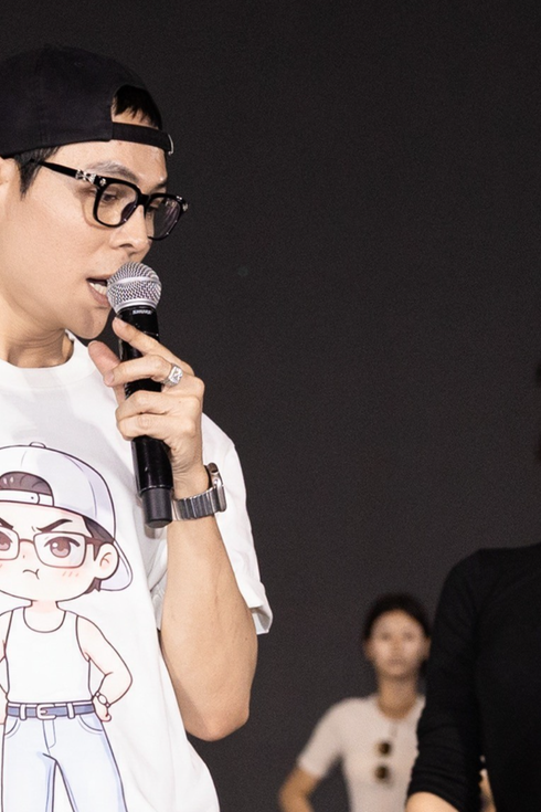 Người đứng sau hàng trăm người đẹp