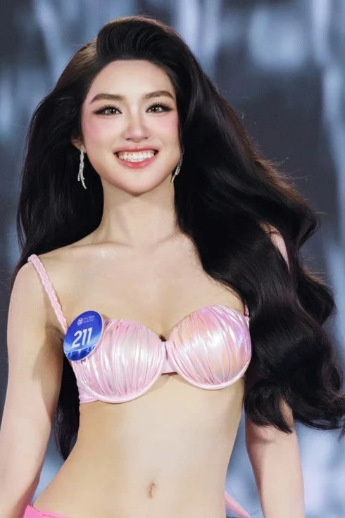 Cận nhan sắc cô gái 23 tuổi đang được chia sẻ khắp mạng xã hội