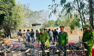 Hà Nội: Thu giữ 42 khẩu súng bắn đạn nhựa của nhóm chơi trò đánh trận giả