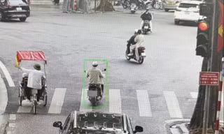 Hà Nội: Camera AI phát hiện 22 tài xế vượt đèn đỏ tại một nút giao thông ngày mùng 4 Tết