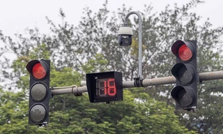 CSGT Hà Nội lý giải việc đèn đỏ hoặc đèn xanh kéo dài sau khi hết chu kỳ đếm giây