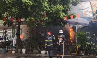 Hà Nội: Cháy quán cà phê ở Văn Phú, cột khói bốc nghi ngút