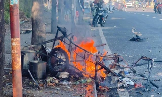 Xe bún riêu bất ngờ nổ tan giữa đường khiến nhiều người khiếp vía