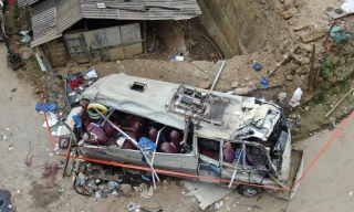 Đoạn đường xảy ra vụ lật xe có khúc cua gấp, từng xảy ra tai nạn