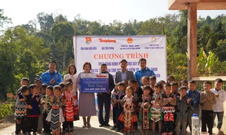 Tài trợ bếp ăn, trao quà Tết cho điểm trường '3 không' ở Điện Biên