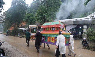 Vụ chìm tàu trên hồ Thác Bà: Bốn gia đình cùng chịu tang