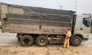 Cảnh sát giao thông Hà Nội xử lý hơn 900 xe tải vi phạm trong 12 ngày