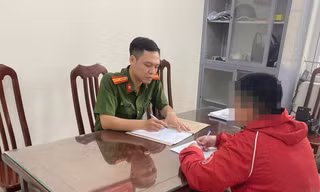 Hà Nội: Công an làm việc với shipper túm tóc kéo lê cô gái trên vỉa hè