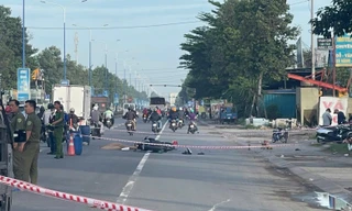 Thi thể người đàn ông không nguyên vẹn nằm giữa đường