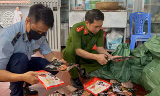 Hà Nội: Thu giữ 1 tấn ‘lạp xưởng hà khẩu nướng đá’ không rõ nguồn gốc 