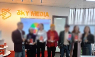 Hà Nội: Triệt phá ổ nhóm lừa đảo 'mua điện thoại giá cao được nhận lại tiền khi xem quảng cáo' 