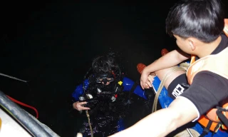 Hơn 500 người xuyên đêm tìm kiếm người mất tích trong vụ chìm tàu tại Lào Cai