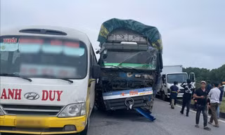 Tài xế rời khỏi hiện trường sau khi gây tai nạn liên hoàn trên cao tốc Hà Nội - Thái Nguyên