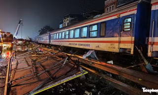 Thông tin mới nhất vụ tàu hoả đâm nát đầu xe tải làm tài xế ô tô chết tại chỗ