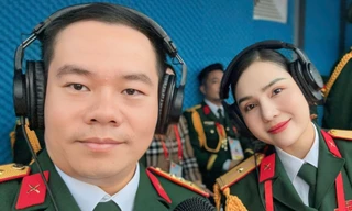 Người đọc câu 'Đang tiến vào lễ đài...' ở Lễ diễu binh, diễu hành A80